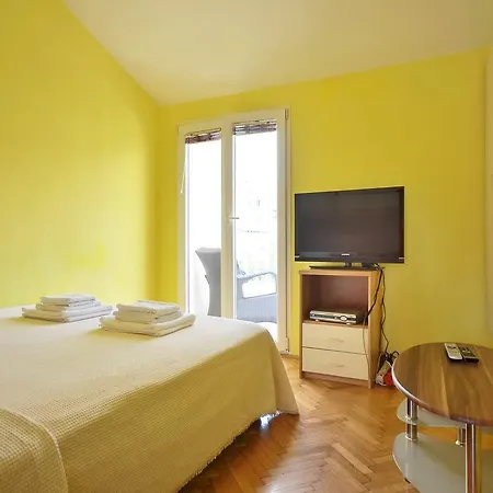 Appartamento With Balconies Center