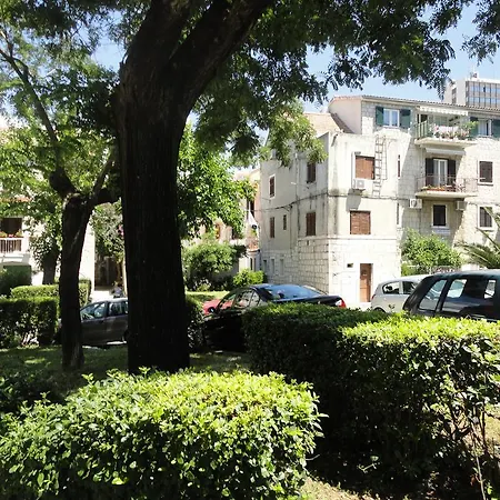 With Balconies Center Appartamento *